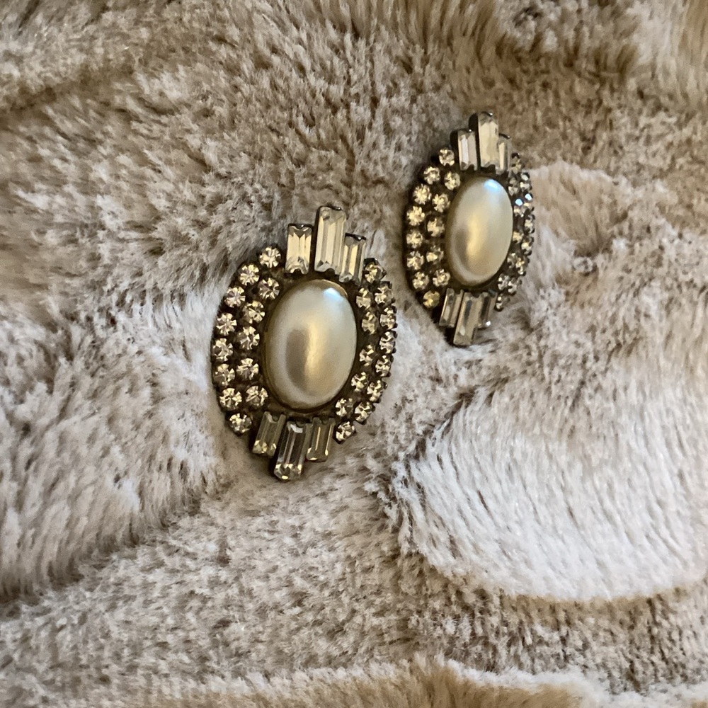 Elegant Silver and Pearl Earrings